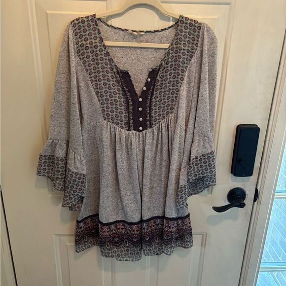 Anthropologie Ryu Gray and Black Tiered Bell Sleeve Tunic - Picture 4 of 7